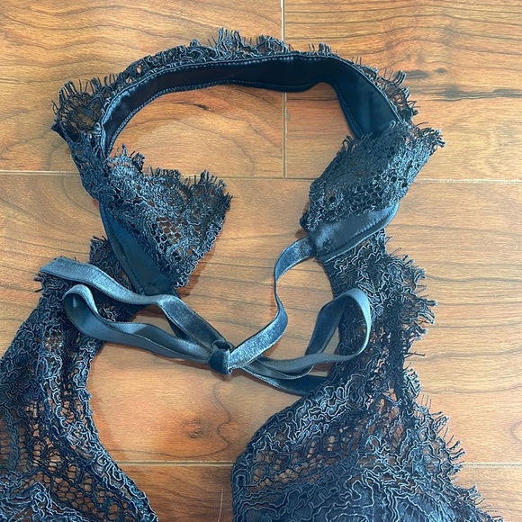 Victoria's Secret Dream Angels Black Lace Halter 32B Bra - Picture 4 of 8